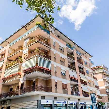 Bbhome Penthouse Bright And Elegant Metro Conca D'Oro Řím Exteriér fotografie