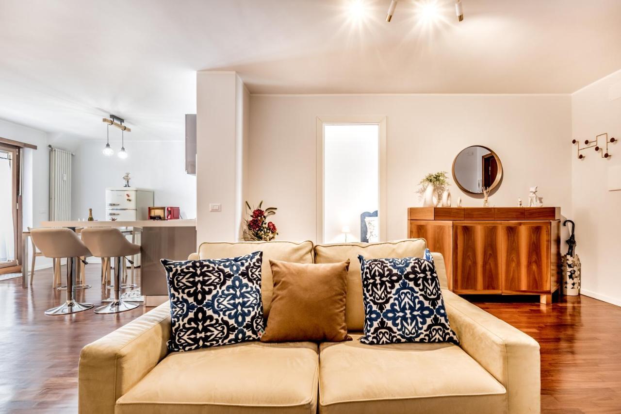 Bbhome Penthouse Bright And Elegant Metro Conca D'Oro Řím Exteriér fotografie
